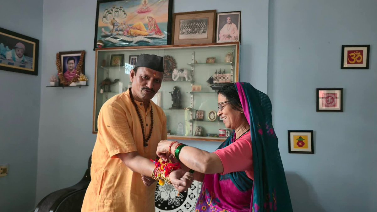 ManojPathakHLD's tweet photo. रक्षाबंधन के पावन पर्व पर कालाढूंगी विधानसभा के विभिन्न क्षेत्रों से आईं मेरी बहनों ने मेरी कलाई पर स्नेह, विश्वास और अपनत्व का रक्षा सूत्र बाँधा। इस अटूट प्रेम एवं आशीर्वाद के लिए हृदय से आभार। 🙏

#RakshaBandhan #Kaladhungi #BJP #Uttarakhand #BJP4IND #Vission2027 #Trending https://t.co/S36xaPwKE2