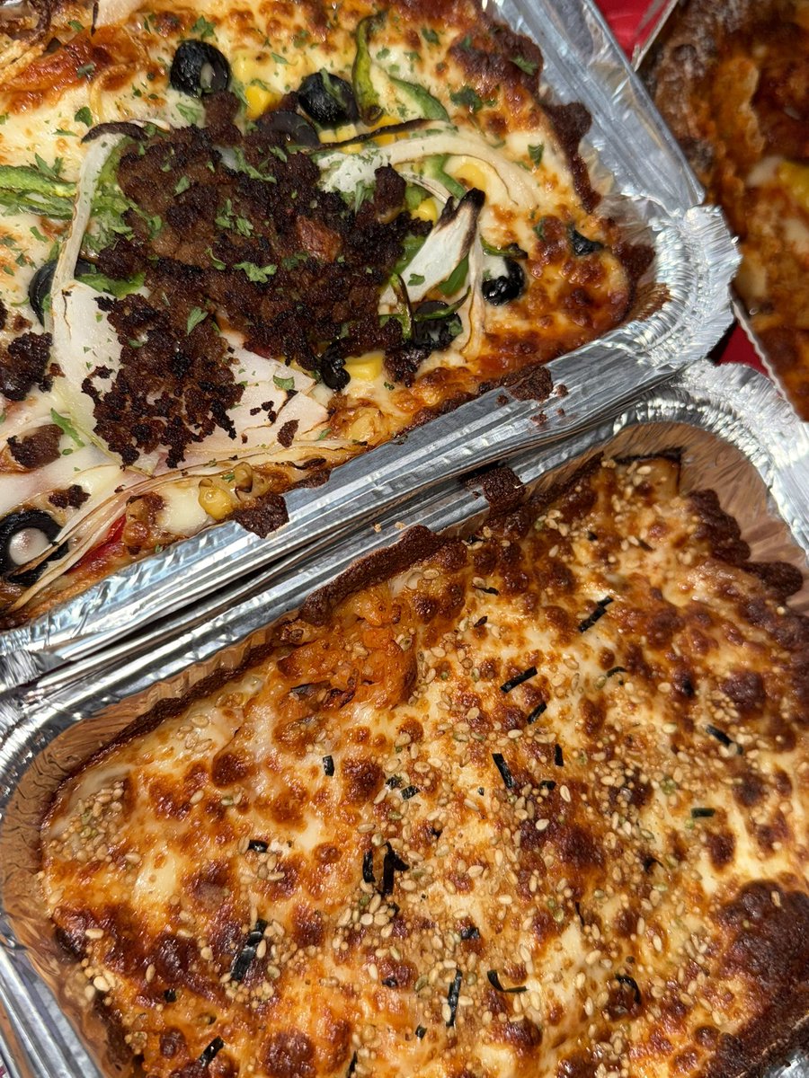 ehmnyam's tweet photo. 노모어피자 옥수수새우피자 오븐치즈 토마토 파스타 치즈오븐 김치볶음밥 냠냠😛😛 https://t.co/W8VNs7IN2B