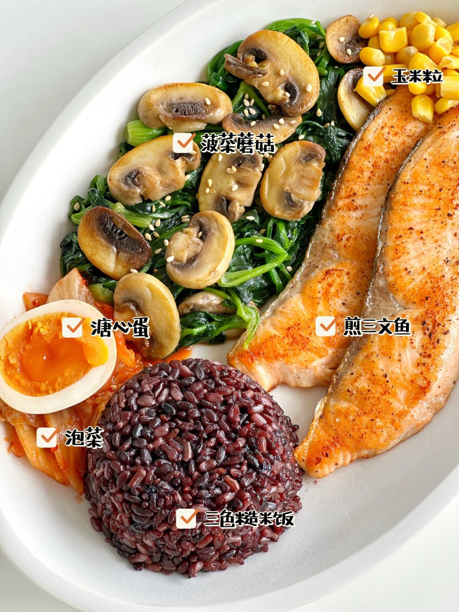 aelsi315062's tweet photo. New high-protein low-fat减脂餐来了！配水煮鸡胸肉、烤西兰花和藜麦，营养均衡，美味无负担，减脂期也能吃的满足～ https://t.co/vnAhq9wMdE