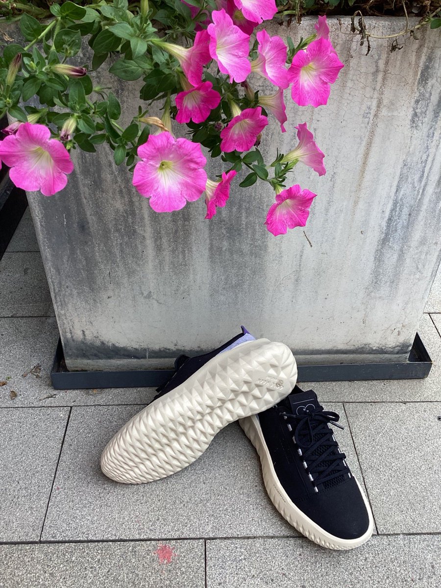 peary894068's tweet photo. Just found my old work sneakers from 2 years ago—wore them 8hrs/day, blisters nonstop. Now I have comfy slip-ons, and my morning walks to the bus are actually fun. Small change, big win. https://t.co/pBWgcbeMFS