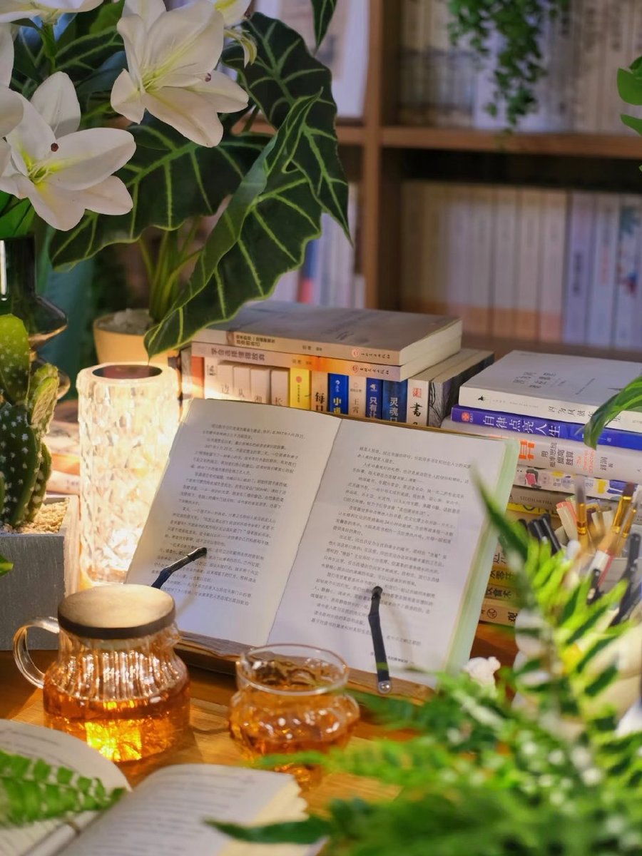 littc978804's tweet photo. Sorting old stuff this weekend! Gave away 3 books and a vintage mug I never used—less clutter, more calm. https://t.co/WQPQNMAYbE