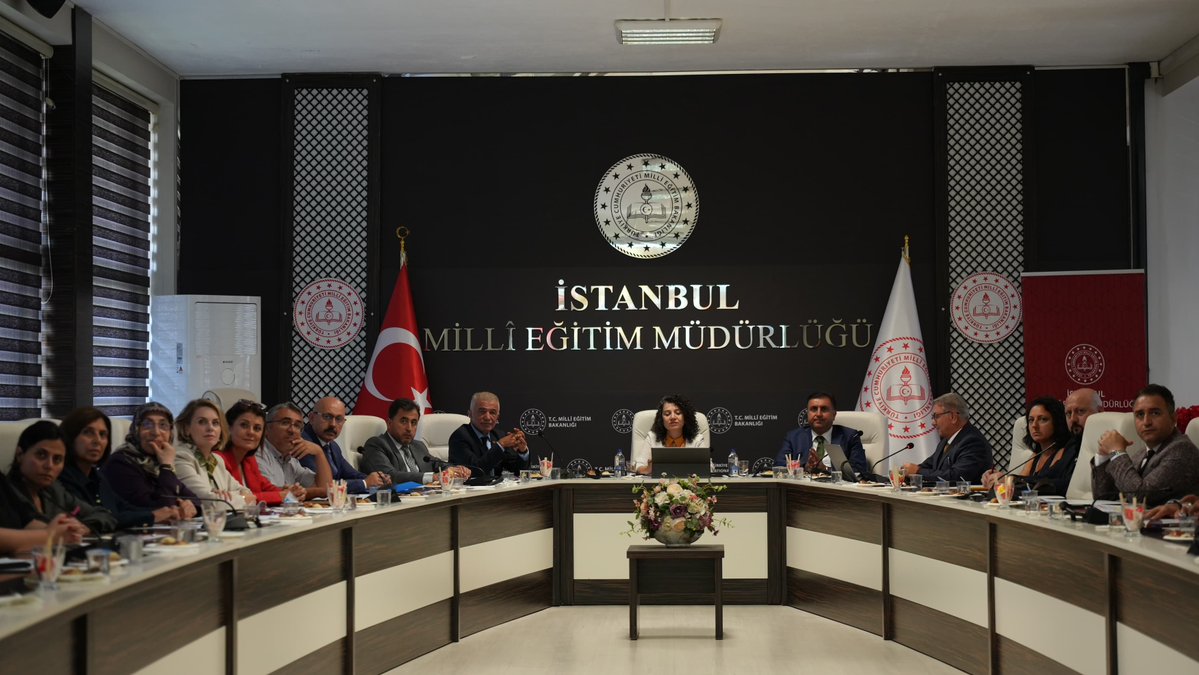 istanbulilmem's tweet photo. 🔷️ Vali Yardımcımız Sayın Elif Canan Tuncer başkanlığındaki “İl Hayat Boyu Öğrenme Komisyon Toplantısı”, İl Millî Eğitim Müdürümüz Murat Mücahit Yentür ve eğitim yöneticilerimizin katılımıyla Müdürlüğümüz İstanbul Salonu'nda gerçekleştirildi.

@tcmeb @Yusuf__Tekin @TC_istanbul @gul_davut @MucahitYentur