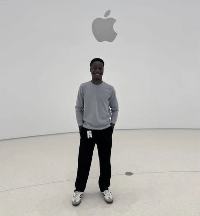 raquelfordmedia's tweet photo. At just 16, Nigerian-born Belusochim Ugochukwu is already making waves at Apple as a machine learning engineering intern, working in computer vision and robotics.

From mathematics and physics Olympiads to robotics and AI research, his journey is truly inspiring. 🇳🇬

#RaquelFord https://t.co/JtepD5KiLK