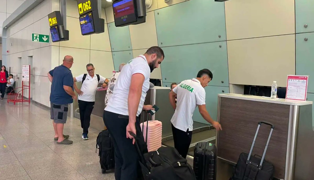 AlhdthAljz_'s tweet photo. انطلقت الدفعة الثالثة من الوفد الجزائري باتجاه مدينة تارانتو الإيطالية، في إطار المشاركة الجزائرية في الفعاليات والأنشطة المبرمجة، بما يعكس حضور الجزائر ودعم التعاون والتبادل بين البلدين.خطوة جديدة لتعزيز الحضور الجزائري وفتح آفاق أوسع للتعاون والشراكة مع الجانب الإيطالي. https://t.co/8NVINZtH2C