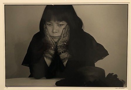 tomzt1026's tweet photo. 若い頃の草間彌生。リアルな奈良美智の女の子みたい。世界中のすべてが気に入らない感じ。 https://t.co/hL5I6VHhGO