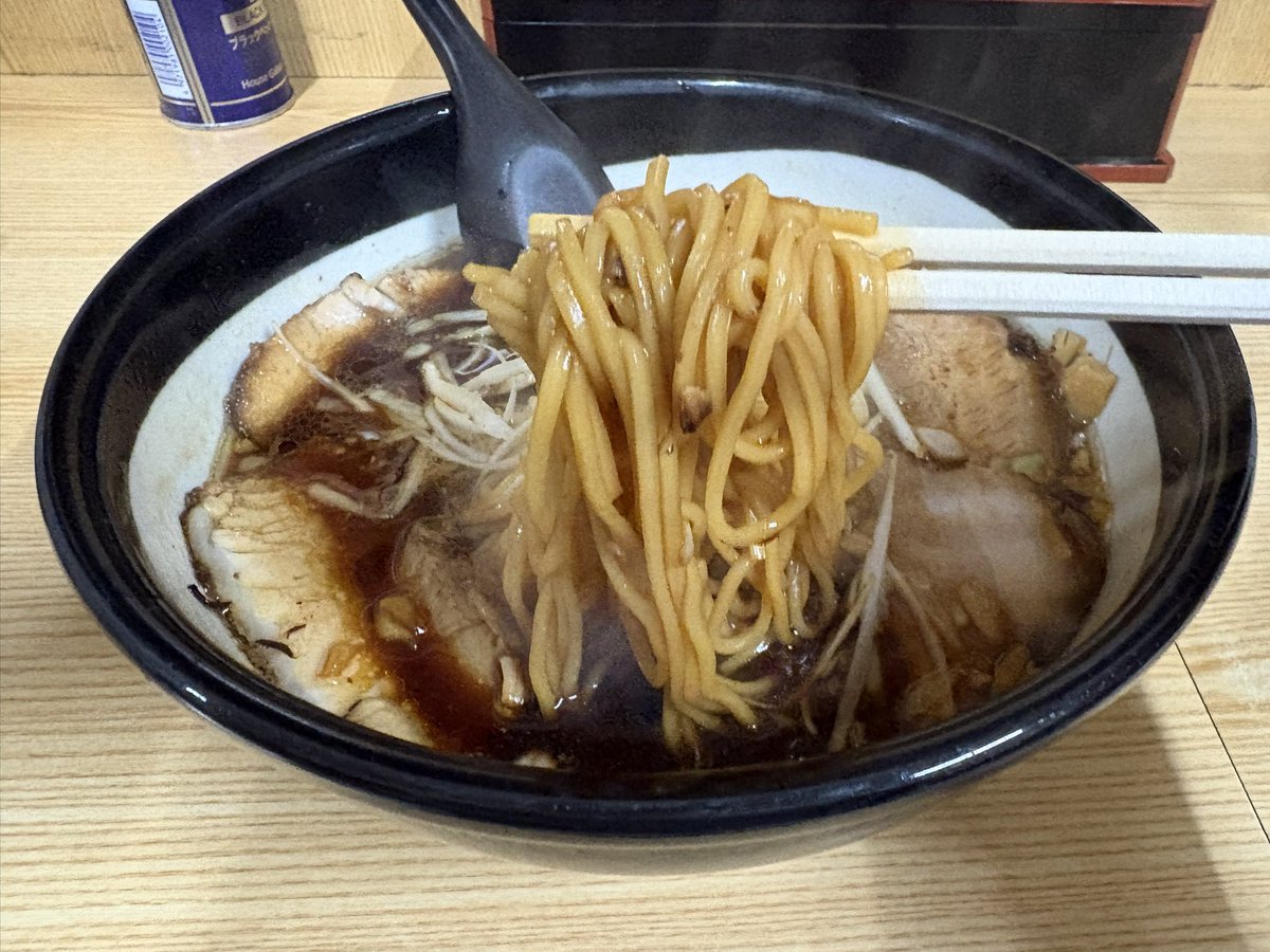 yossykitchen's tweet photo. 炭一ラーメン@千葉市緑区

ネギチャーシューメン
ギョウザ(6ケ)

竹岡式ラーメンのお店。
醤油が全面に出たスープが特徴でしょっぱめの味付けです。
チャーシューもたくさん入っています。
コスパが良く重宝しそうです。
ごちそうさまでした。 https://t.co/tzZQ13cHMR