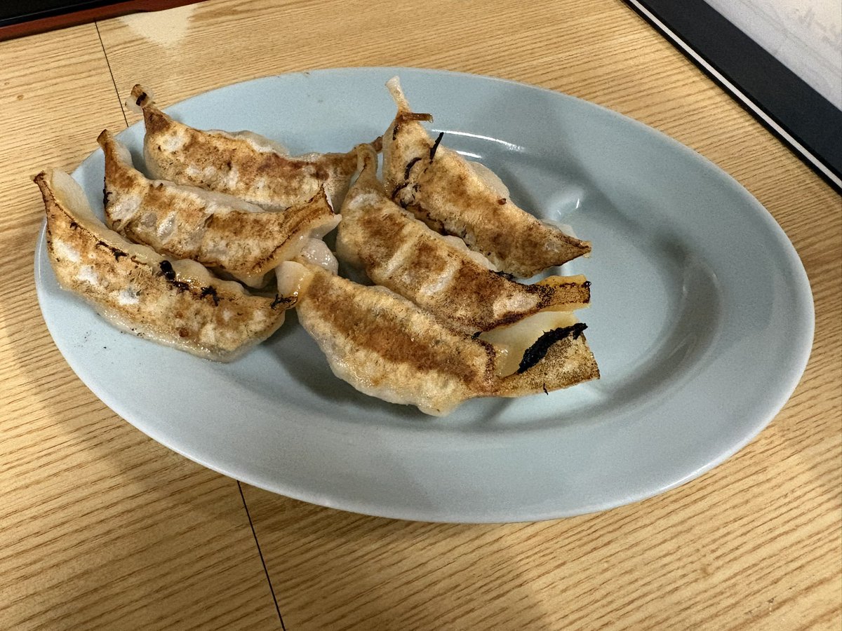 yossykitchen's tweet photo. 炭一ラーメン@千葉市緑区

ネギチャーシューメン
ギョウザ(6ケ)

竹岡式ラーメンのお店。
醤油が全面に出たスープが特徴でしょっぱめの味付けです。
チャーシューもたくさん入っています。
コスパが良く重宝しそうです。
ごちそうさまでした。 https://t.co/tzZQ13cHMR