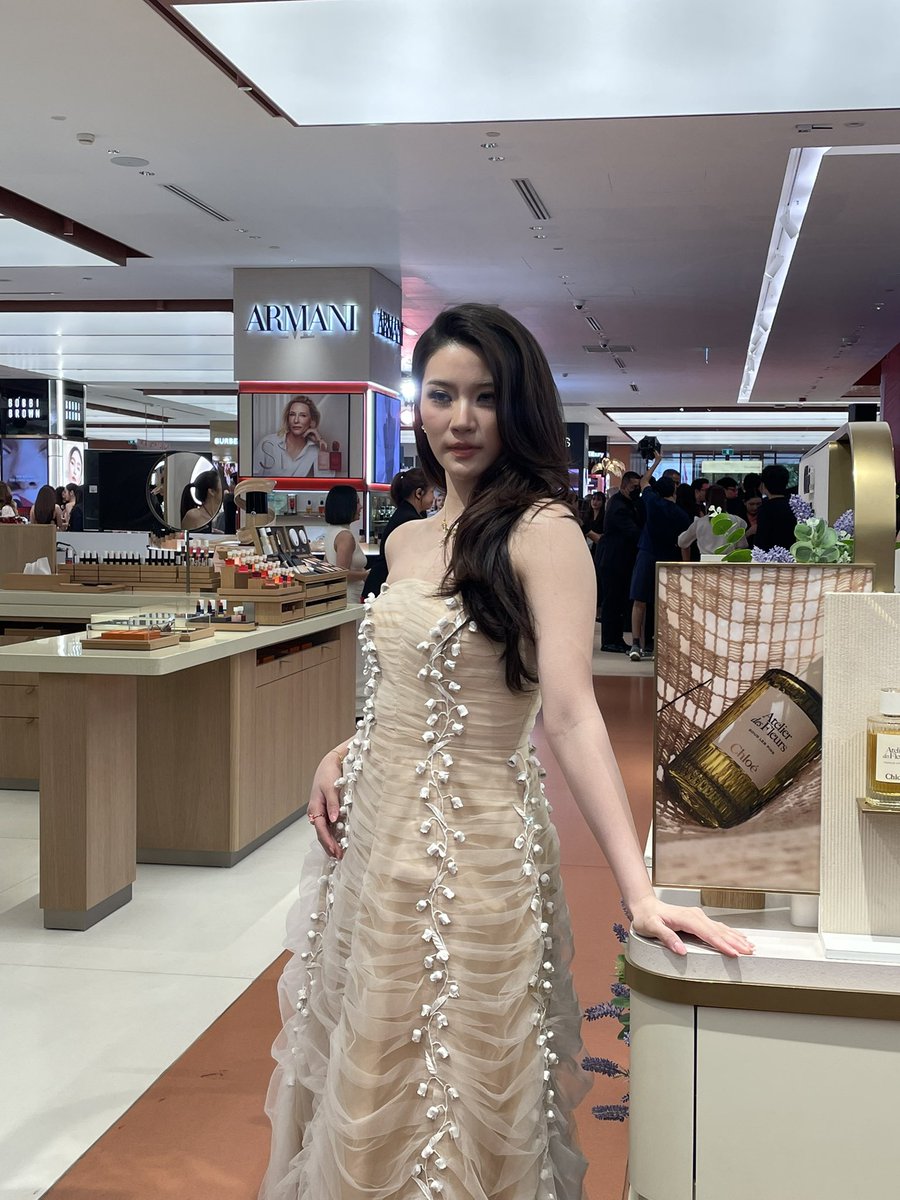 Centralnews's tweet photo. จินนี่ ณัฐณิชา @ginnynatnicha with Chloe' at Central Beauty Awards 2026 

#ginnynatnicha #ginnyspaca
#CentralBeautyAwards2026 #CentralChidlom https://t.co/iyH61mXeDY