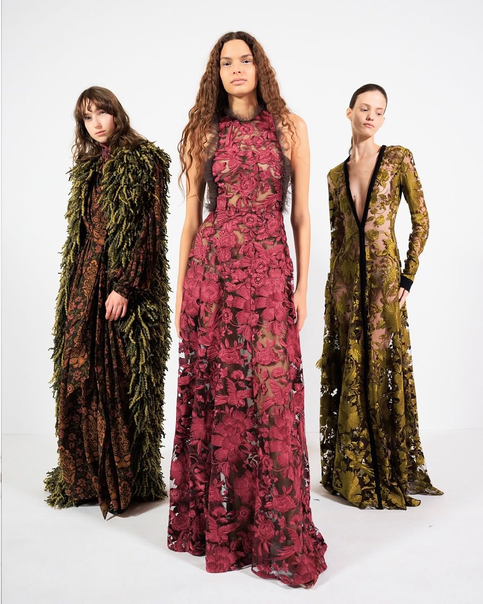 dudu389's tweet photo. Discover the Giambattista Valli Fall-Winter 2025 designs and the “Chimera Shawl” embroideries, available for purchase via our eshop. https://t.co/2DSnanJ36k