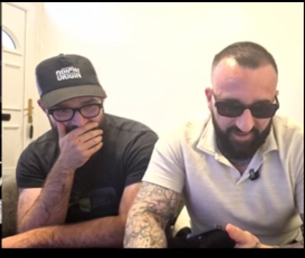 Camspunc6969's tweet photo. Camspunks arms coming like 2 lollys been licked &amp; dropped on the carpet https://t.co/LQ65wWmKmr