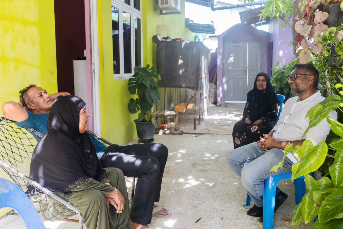 aliahadahmed_'s tweet photo. ދެކުނުގެ ކަނޑުގެ ރާޅު ބީހޭ ރަށްތަކުން ފެށިގެން، ހުޅަނގު ދެކުނުގެ ފަޅު ތެރޭ ހިިތްގައިމު ރަށްތަކާ ހަމައަށް، ފާޔާގެ ނަން ދެކެވެނީ ލޯތްބާ ގަދަރާ އެކުގައެވެ. ސަބަބެއް ނެތިއެއް ނޫނެވެ. ފާޔާ ތަފާތީ ހިތްހެޔޮ ކަމާ، ތެދުވެރިކަމާ، ރައްޔިތުންދެކެ ވާ ހަގީގީ ލޯތްބާ ހެދިއެވެ. https://t.co/EwwdwHBDAz