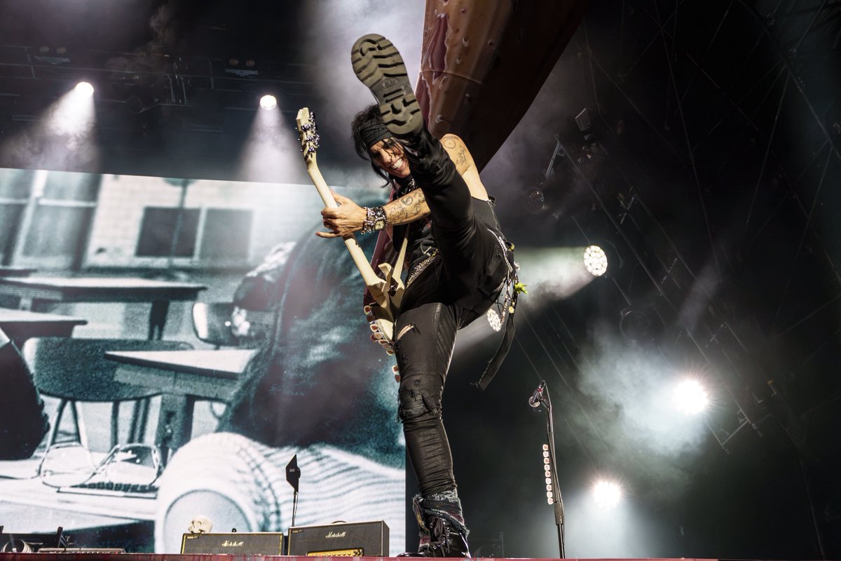 hollywoodvamps's tweet photo. Colchester we had a fangtastic time with you! 🧛🏻‍♂️🩸🎸

📷 @TheAaronPerry 

🩸Tickets and VIP Packages on sale now at: https://t.co/3aC2RoIQUD

28.08 Köln, DE with Cassyette
30.08 Hamburg, DE with Cassyette
01.09 Milano, IT with Bambole di Pezza
02.09 Este, IT with Bambole di Pezza
03.09 Zagreb, HR (no support)
05.09 St Pölten, AT with Cassyette
06.09 Praha, CZ with Lucie
08.09 Budapest, HU with Ivan and The Parazol
10.09 Łódź, PO with Smolik & Kev Fox

#hollywoodvampires #colchester #uk #concertphotographer #concertphotography