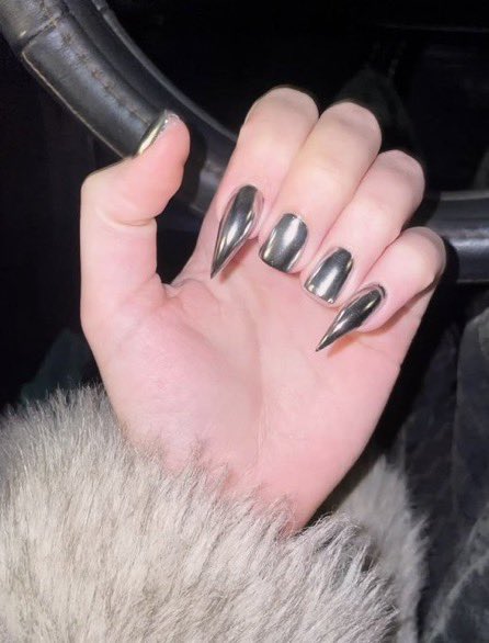 fairiehaze's tweet photo. vampire fang nails https://t.co/mxk0yP02jq