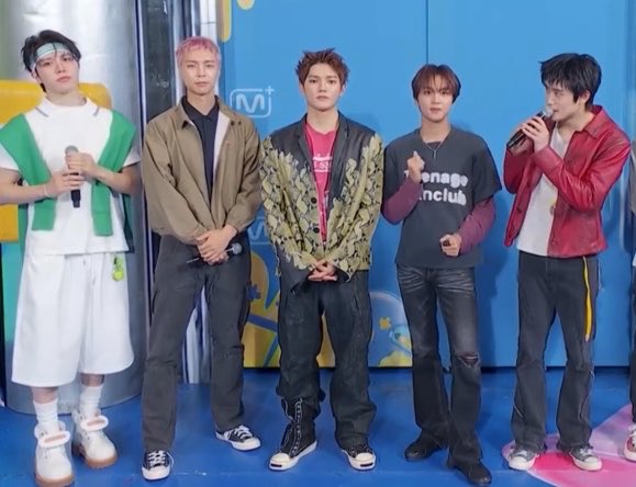 BL00SHWN's tweet photo. omgg finally hyunie and hwanie in one frame😭 https://t.co/EJpVUtmqvx