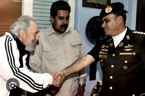 homeroboscan's tweet photo. Venezuela tiene la mirada atenta y vigilante sobre los 3 jueces del Tribunal de Apelaciones de Carabobo que pidieron 10 días para decidir la liberación del Capitán Juan Carlos Caguaripano y sus 23 patriotas...Alejandro Chirimeli, Scarlet Mérida y Darcy Sánchez no solo ejecutarían un acto de justicia, si no que también condenarían a quienes durante 26 años propiciaron la destrucción y prostitución de la Fuerza Armada venezolana como han sido Hugo Chávez, Diosdado Cabello, Nicolás Maduro, Padrino López, Hernández Dalo y otros militares vendepatria, sirvientes de cubanos, rusos e iraníes...Caguaripano y sus compañeros representan la dignidad militar venezolana que debe ser restituída si es que aspiramos retornar Venezuela a la democracia y libertad.