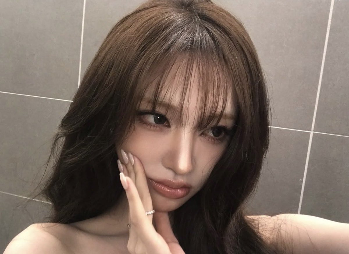 ivepics_'s tweet photo. liz instagram update https://t.co/0A3pddGORm