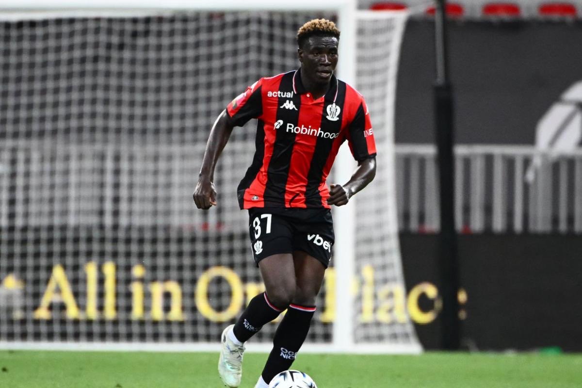 ASC_Actu's tweet photo. 🚨🇫🇷 MERCATO — Accord entre l’OGC Nice et Fenerbahçe pour Kojo Oppong !

Le défenseur central ghanéen va quitter Nice après seulement une saison. Les Aiglons devraient réaliser une belle plus-value.

Source : Foot Mercato https://t.co/NCw9N5Dk7I