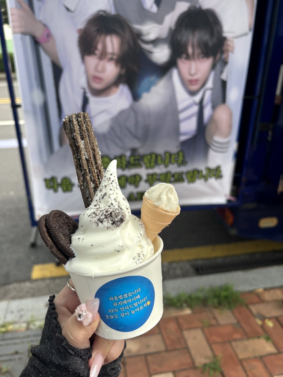 ysiwone's tweet photo. 첫 만남 성공적🧑‍🩰🧑‍🩰 https://t.co/Oknhl8wwu8