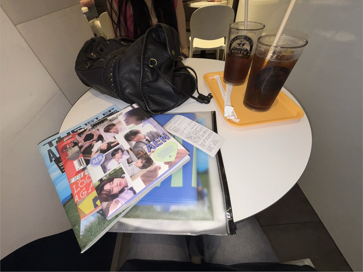 ysiwone's tweet photo. 첫 만남 성공적🧑‍🩰🧑‍🩰 https://t.co/Oknhl8wwu8