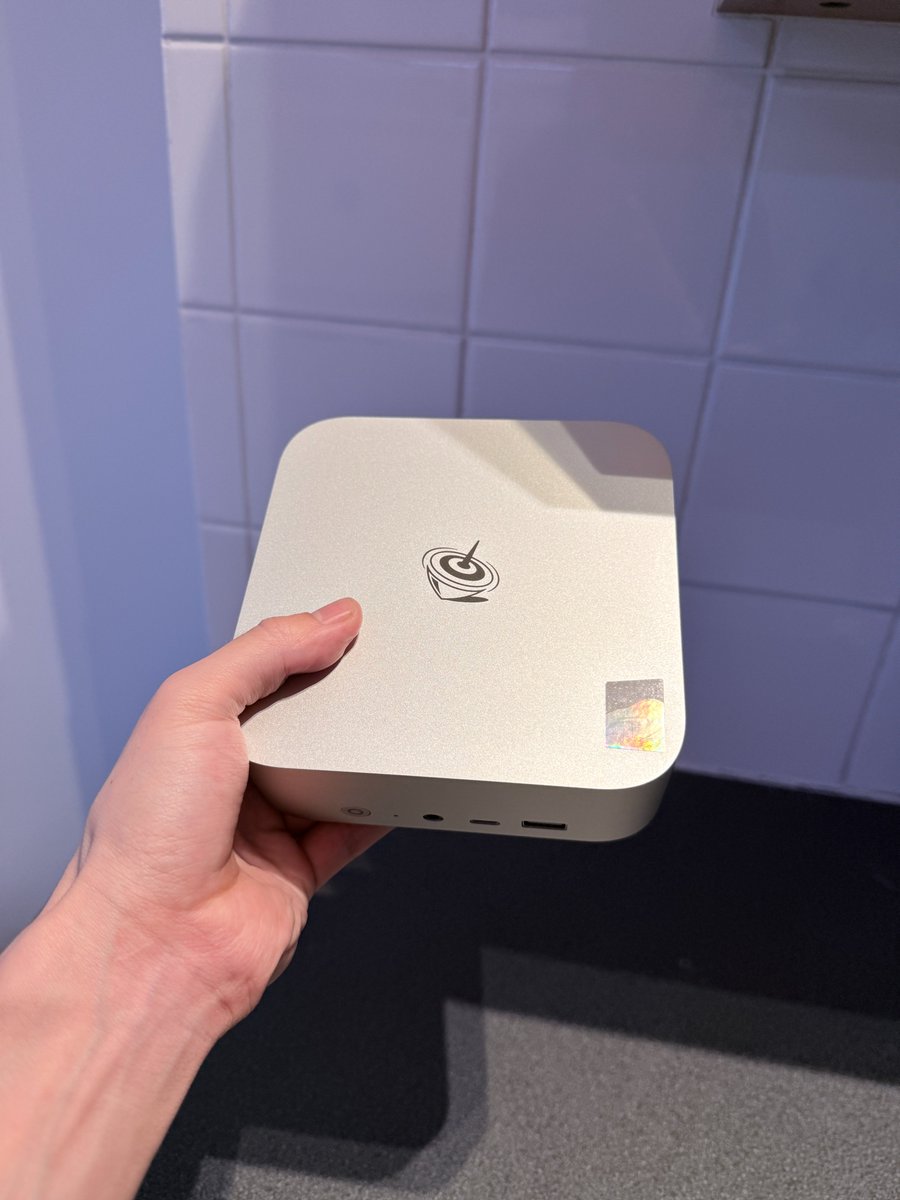 hello_sugimoto's tweet photo. 開発用に Beelink SER10 MAX 64GB 買ったんですが、持ち運びできるくらい小さくて場所とらないし、動いてるか心配なくらい静かでめちゃ良い https://t.co/8AVG1Oa482