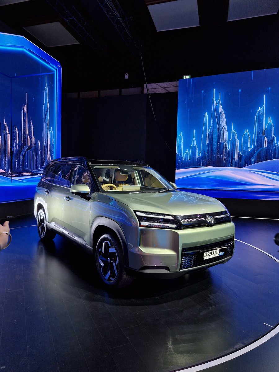 ArchitPawaar's tweet photo. A bright future doesn’t always have to make noise ⚡️
EVs are quietly becoming one of the sectors I’m most interested in watching from innovation to the long term investment opportunity.
Thanks @MGMotorIn for inviting me to such an exciting event.
#EV #PHEV #tomahawkEV https://t.co/dmsfZaC9jm