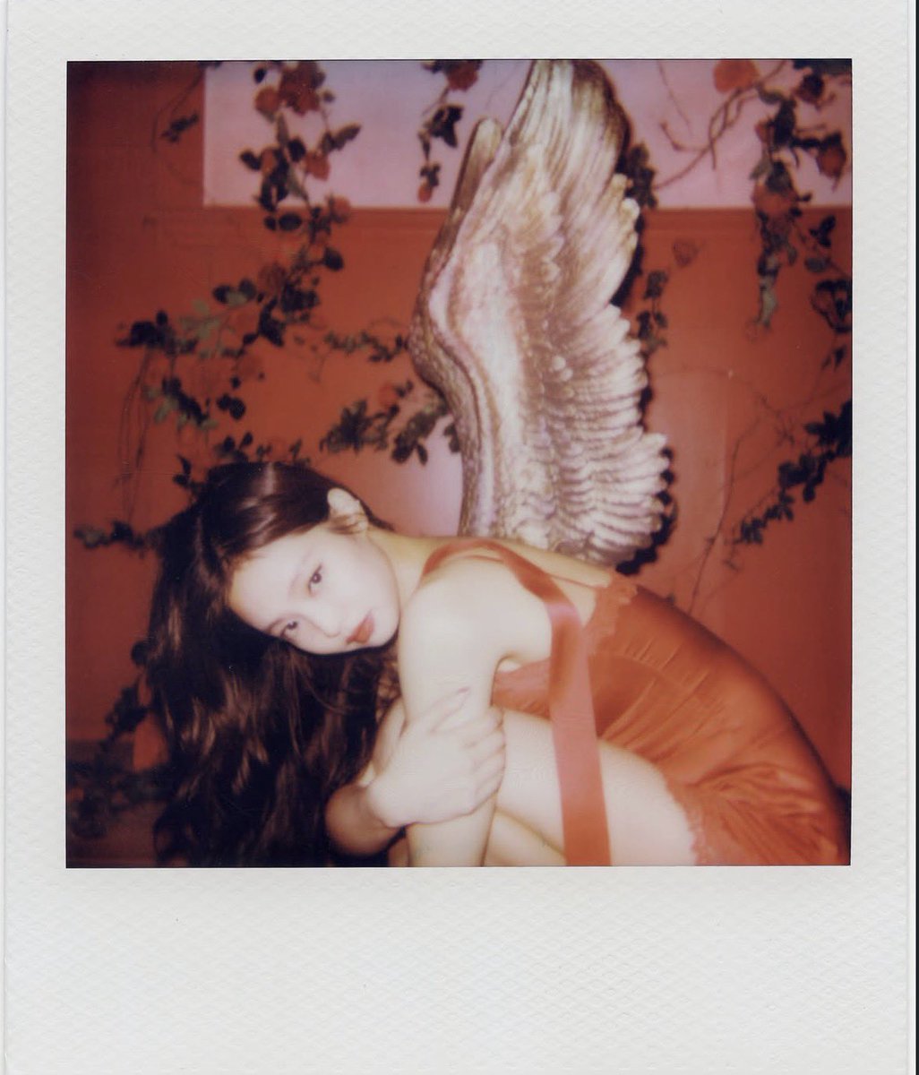 BLACKPINKSCRAVE's tweet photo. JENNIE’s upcoming EP, ‘FALLEN ANGEL’ officially owns the record for the HIGHEST first-day sales by a K-pop female soloist this year, surpassing over 55K sales. https://t.co/Hc7iFbE4fP