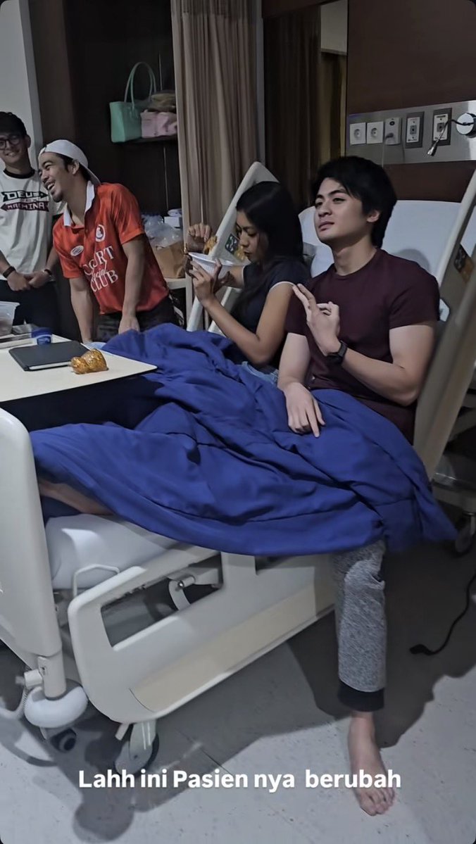 harvaughan's tweet photo. ada😭syaqeel😭ada😭harqeel😭tolong😭banget😭stop😭kasih😭gebrakan😭dadakan😭

RASYA HARRY AQEELA ADA DI SATU RUANGAN YANG SAMA LAGI😭😭 https://t.co/12n1bMA0mE