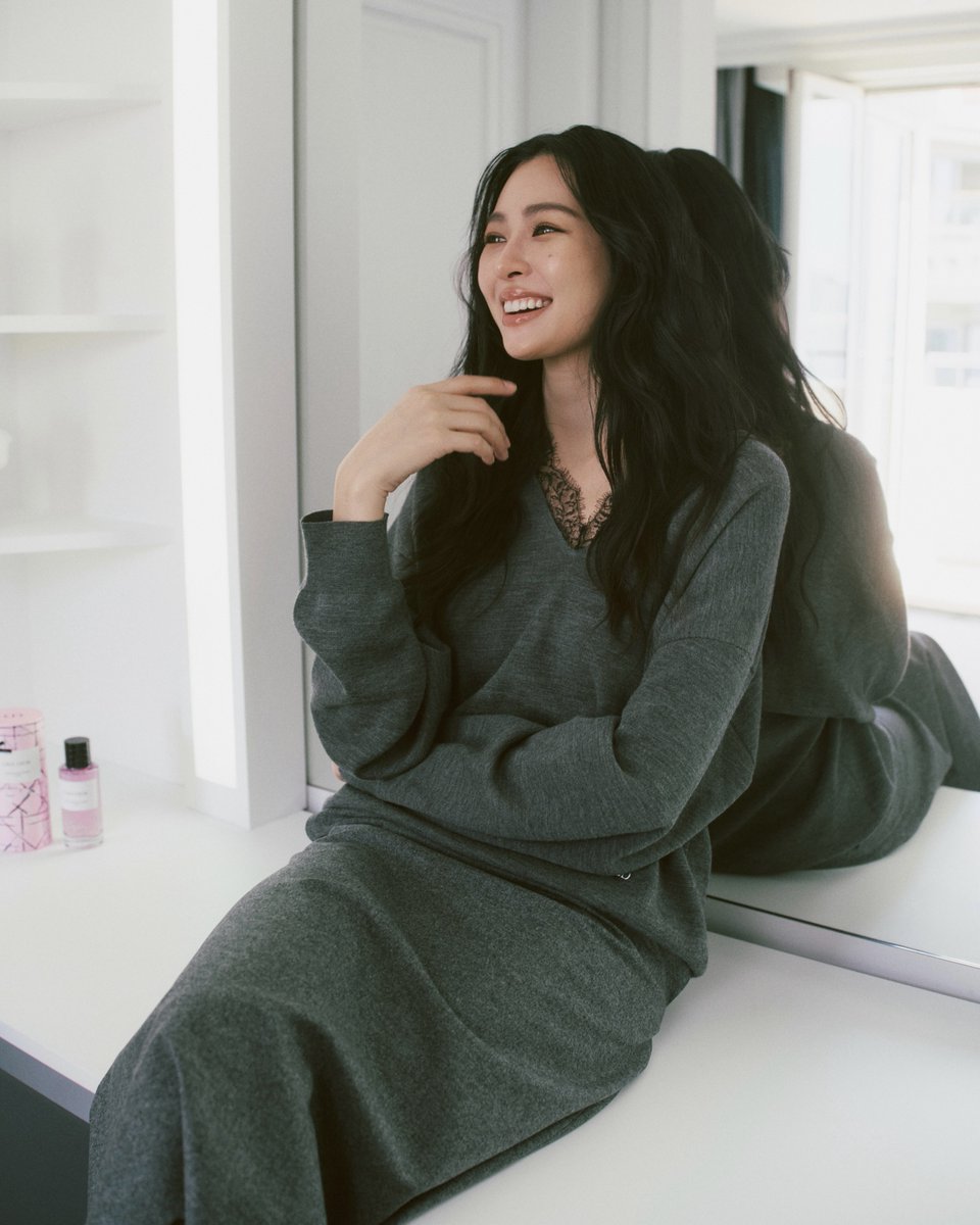 FashionHerald's tweet photo. Finding quiet moments of joy before the magic happens 
LingLing Kown for  @diorbeauty bringing out that inner glow and effortless comfort  Loving this cozy prep time surrounded by my absolute favorite beauty essentials 
#Linglingkwong‌ https://t.co/6ByII1M11h