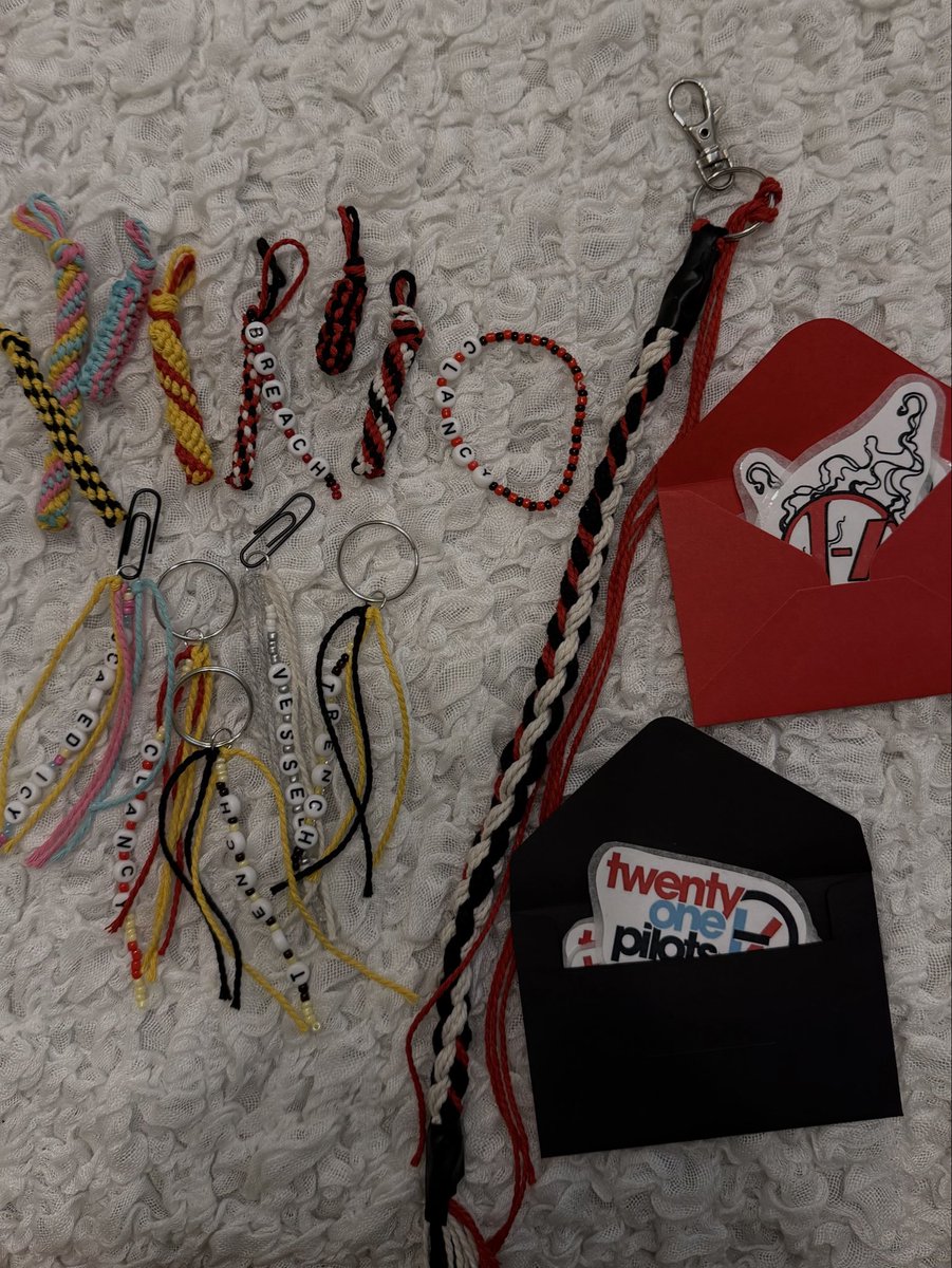 FARFALL4BIANC4's tweet photo. @carina_jpg omg I would love to trade my freebies, this is what I made 🥺🥺🥺 https://t.co/aQiOSz02G3