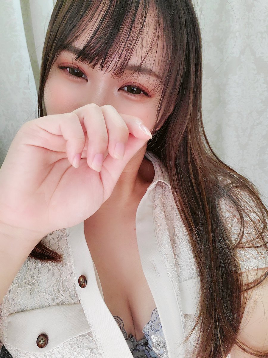 yubiurara's tweet photo. 今月はちょっとへこむことが多いな🥲
元気が取り柄のうららでも、
そういう時もあるんだよ🤭

でもそんな時
優しい言葉や笑顔に
救われるって思ってるから
お兄様が凹んだ時は
そっと寄り添える人でいたいな☺️💓 https://t.co/phbYy1akfi