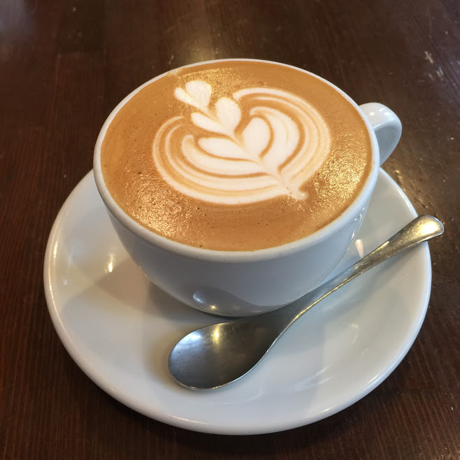 ciaoppe_ec's tweet photo. チャオッペといえば、なんといっても「ホットカプチーノ」です。
きめ細やかでふわっふわのミルクフォームが口いっぱいに広がる瞬間は、まさに至福のひととき。
一口飲むだけで、心がじんわり解きほぐされていくようなやさしい1杯を、今日のご褒美にいかがですか？
#カプチーノ #カフェ巡り https://t.co/EA0XuG2Ptc