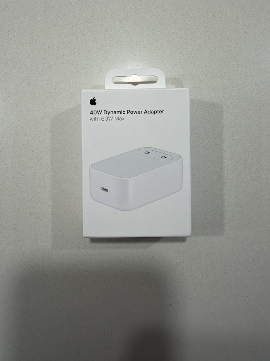 sayan_lakhoua's tweet photo. @Apple’s new 40W Dynamic Power Adapter with 60W Max (EU) is so, so cool! 🔋🔌 https://t.co/FJ8EvR6zBp