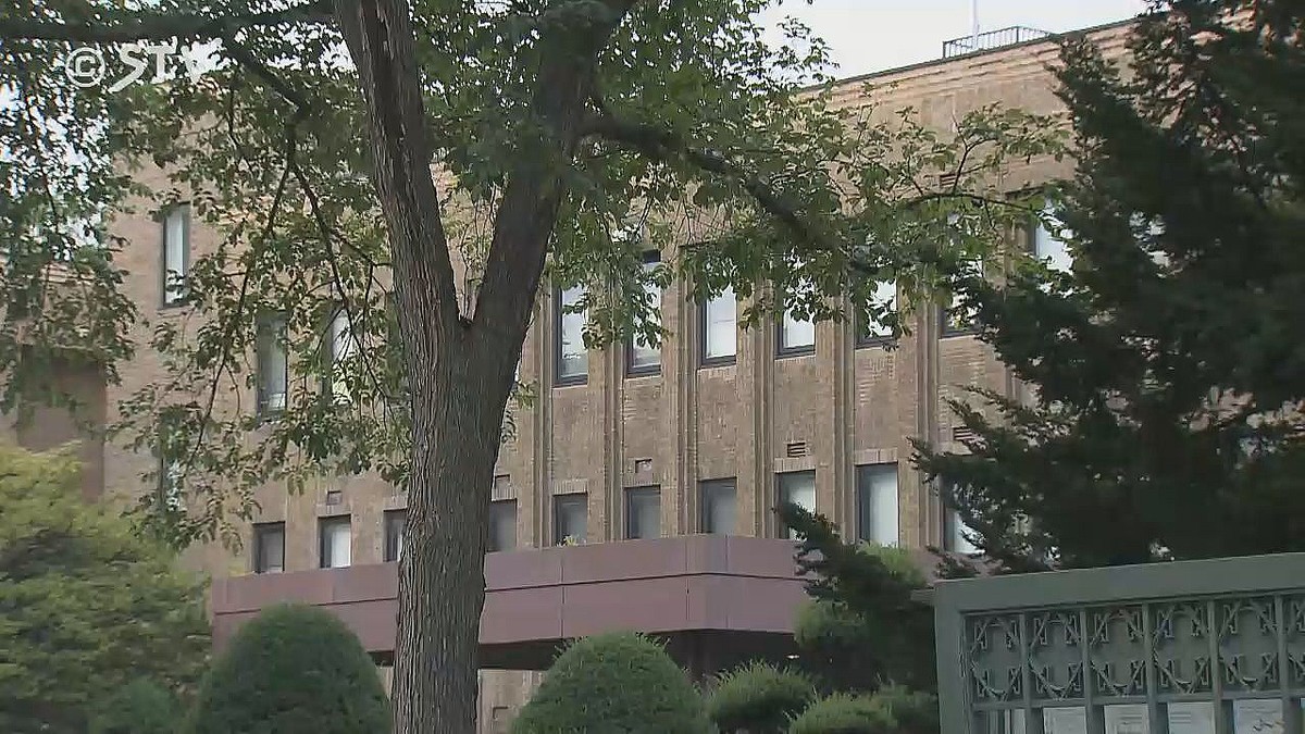 livedoornews's tweet photo. 【通報】大学院生が「フッ化水素酸」かぶり死亡、ほかの2人も軽傷 北海道・札幌市
https://t.co/75MzwqVE2o

「フッ化水素酸」は、飲み込んだ場合や吸入した場合は生命に危険があるほか、皮膚に接触すると有毒な化学物質。大学によると、当時は実験中ではなかったという。 https://t.co/F1ZIinU3x9