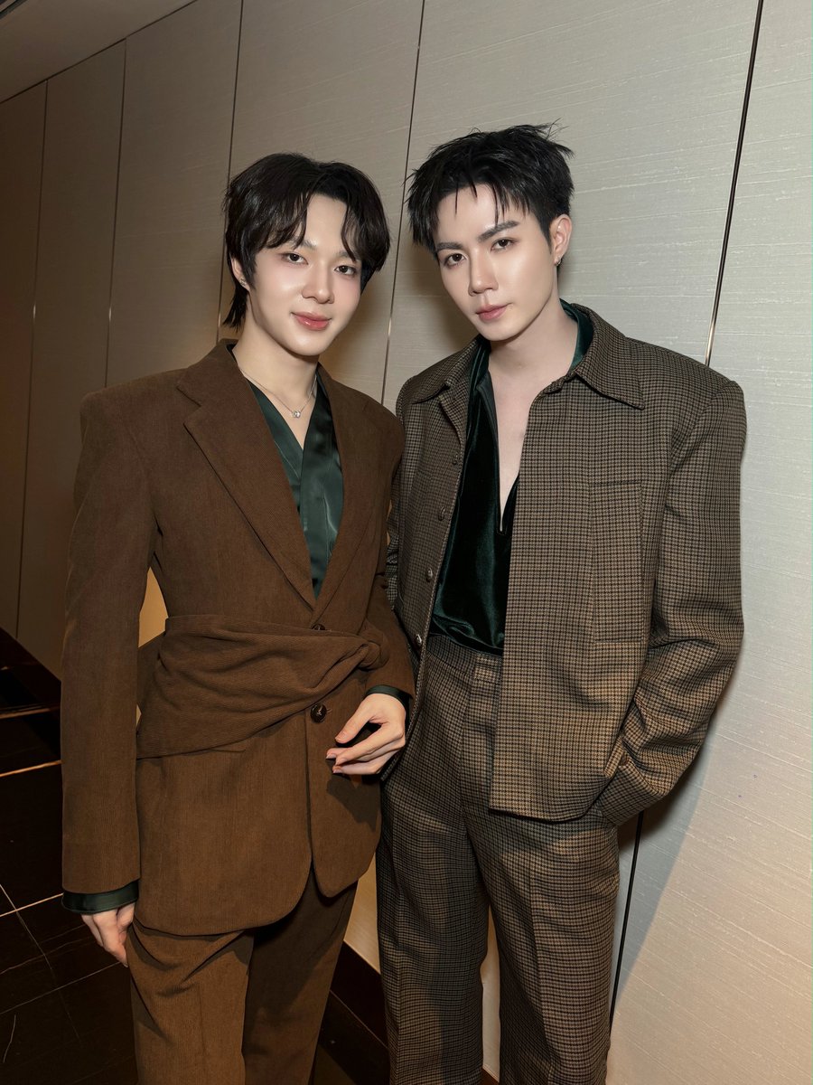 AfternoonZeeNew's tweet photo. หล่อหรูดูแพง เต็มไปด้วยคำว่าเหมาะสม 🤎

ZEENUNEW X WATSONS 30TH
#WatsonsxZeeNunew
#30thanniversarywatsonsth

@zee_pruk @CwrNew
꒰ #ZeeNuNew #ซนซน ꒱ https://t.co/wpSqbdPd1B