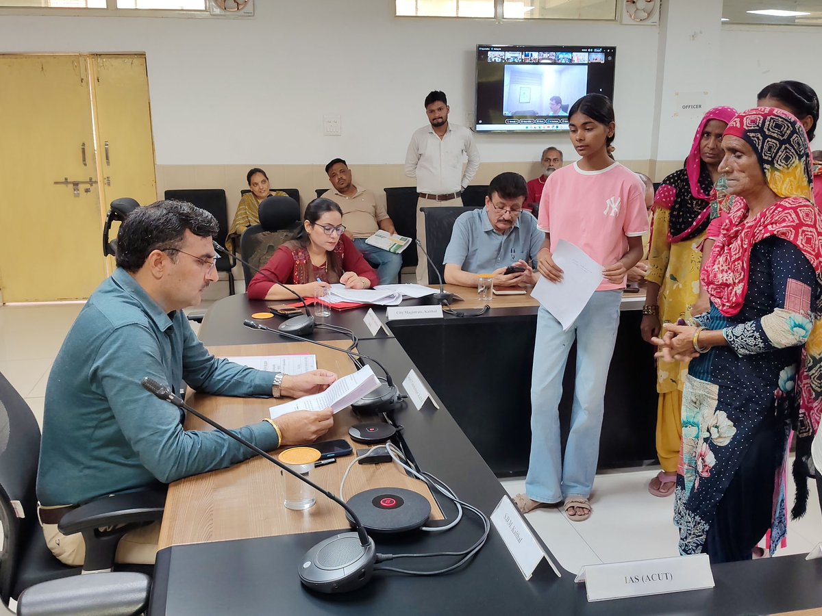 dckaithal's tweet photo. प्रत्येक शिकायत को गंभीरता से लेते हुए समयबद्ध समाधान करें अधिकारी : एडीसी

समाधान शिविर में एडीसी सुशील कुमार ने सुनी आमजन की समस्याएं https://t.co/MUi71AIQTi