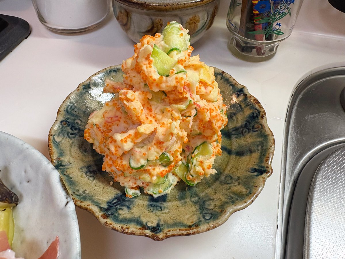 orie13a's tweet photo. おつまみってちょっとだけバカっぽい方が楽しいなぁと思う今日この頃です。焼き茄子の生ハム添え、とびっこポテサラ。 https://t.co/NYjEs9Smxo