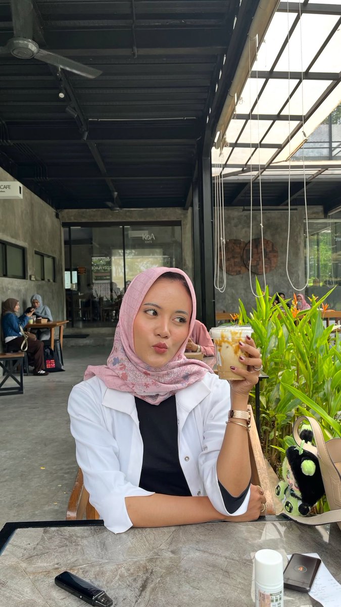 carmendihati's tweet photo. ‼️BEWARE SCAMMER / PENIPU‼️

Sih Melyna Ayadinty

Lulusan S1 Pend. Adm. Perkantoran Universitas Negeri Malang - 2024
Lulusan S2 Manajemen Universitas Merdeka Malang - 2026

Modus:
Menawarkan jasa joki skripsi. Setelah ditransfer lalu hilang begitu saja.
Hati-hati ya teman-teman. https://t.co/bEJpY1RJWR