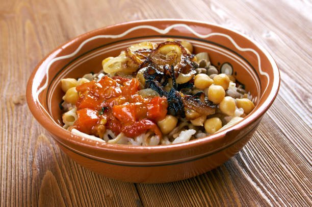 newiber's tweet photo. اختيار صعب 😂🇪🇬

لو قدامك طبق واحد بس:
🍲 كشري
🥙 فول وطعمية
🥘 فتة
🥩 كبدة إسكندراني

هتختار إيه؟ وممنوع «كلهم» 😂

#أكل_مصري #مصر #Cairo https://t.co/vVtauPloAY