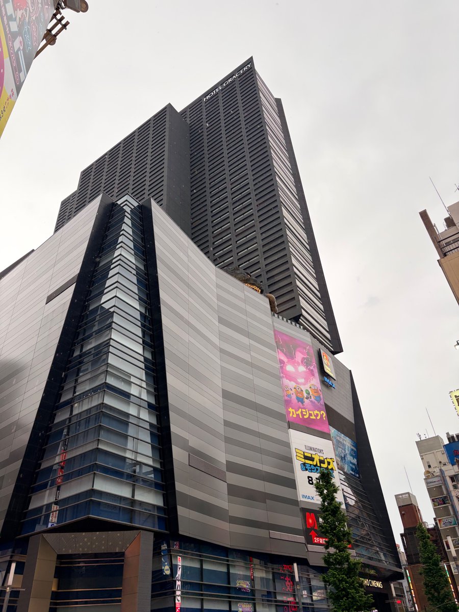 chankatto's tweet photo. （2026.08.27 木 夕刻）
今日はずっと雨が降ったり止んだりの一日でした。
明日もこんな感じかな。
写真は1730時頃の新宿歌舞伎町上空。小雨也☂️ https://t.co/NG91fadxWW