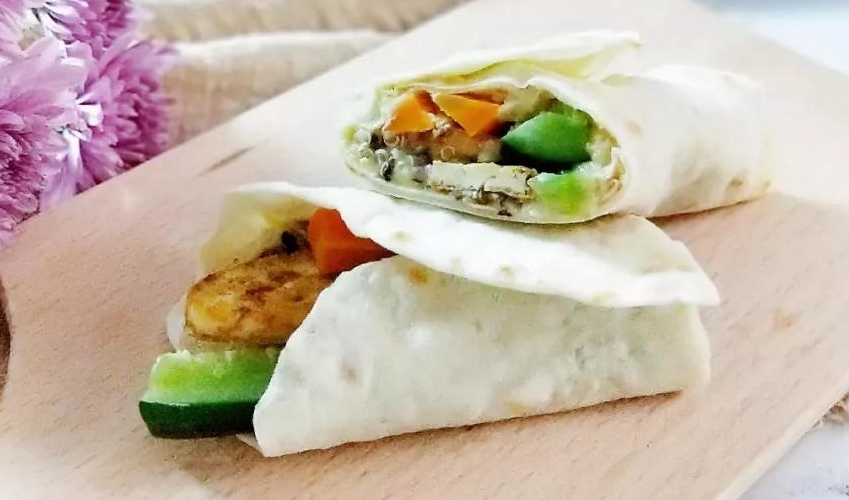 ailrb838864's tweet photo. My go-to lazy weekday lunch: whole grain wrap stuffed with roasted veggies, hummus, and a sprinkle of feta — quick, fresh, and totally satisfying! https://t.co/237urj91Hg