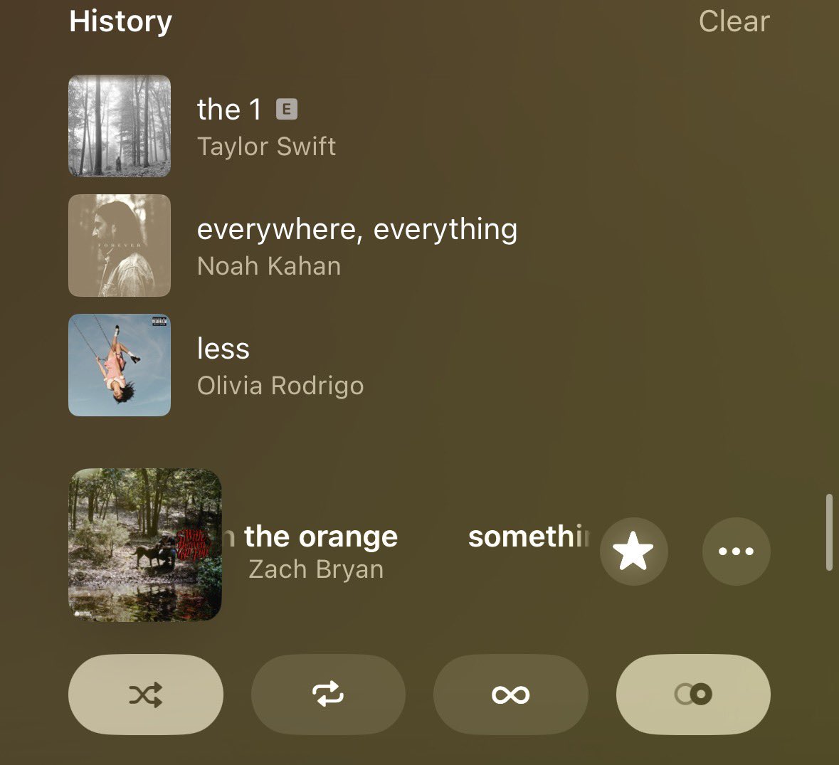 luninia's tweet photo. Quién me odia más mi ex o mi playlist en aleatorio https://t.co/NJ5wtwWxVg