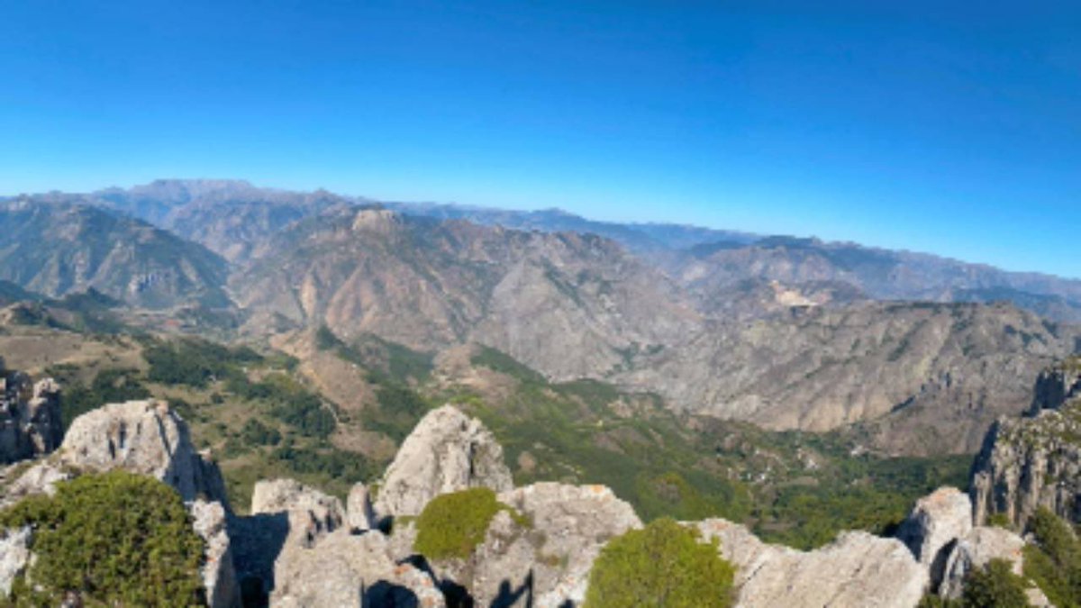 SaldaDernek's tweet photo. Gümüşhane’de evlere 390 metre, Gözeler Deresi’ne 60 metre mesafede altın, gümüş, bakır ve nikel madeni planlanıyor. Delme ve patlatma da cabası.

Yaşam alanları şirketlerin kâr hırsına kurban edilemez. https://t.co/DdESHD45Yp
