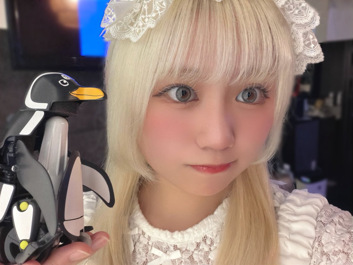 yokutaberu_kuu's tweet photo. いるわよ〜〜〜🤍
初マツエク＆まつパして、お人形さんのような白まつげになった！𖠶ˬ𖠶
どうですか？ペンギンとニマとお待ちしてますよ🐧 https://t.co/3fgAlGYE80