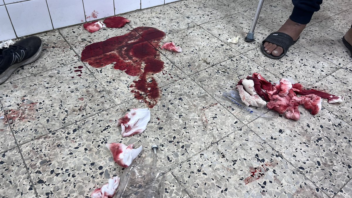 AbujomaaGaza's tweet photo. 💥Breaking News 

Israeli occupation forces have killed displaced Palestinian in Al Shatei refugee camp, northwest of the Gaza City https://t.co/q8zS38lXP3