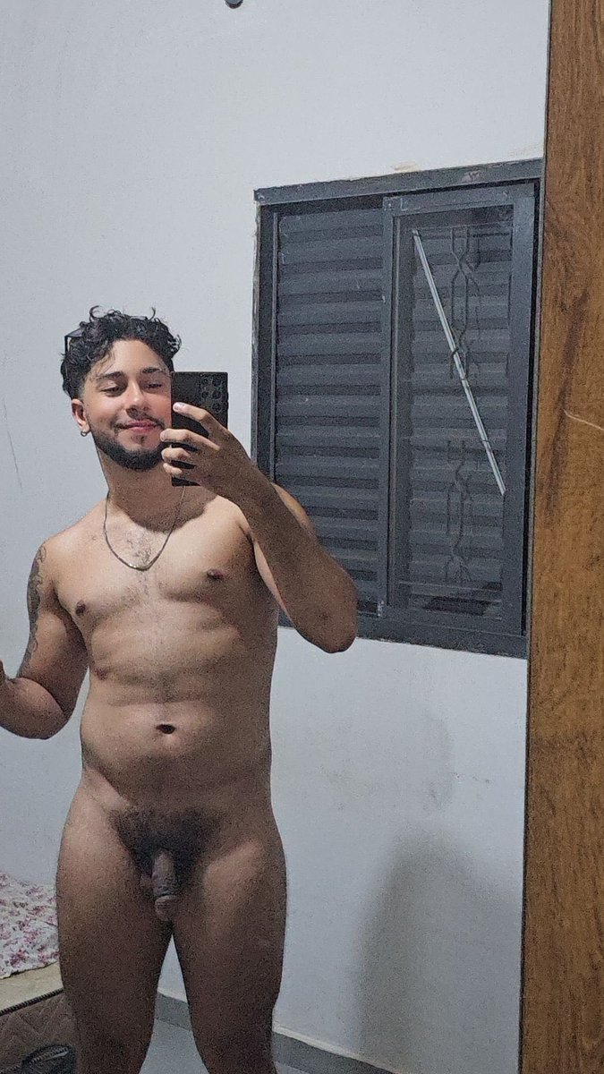 laruttix's tweet photo. declaro que ainda que seja quinta feira vou viver como se já fosse sexta. bom dia 😌 https://t.co/uxwCn43xMY