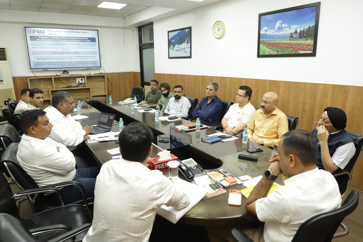 Jammu_SmartCity's tweet photo. JSCL signs agreement for the addition of **25 electric buses** under **PM e-Bus Sewa**, taking Jammu another step towards cleaner, smarter and sustainable mobility. 🚌⚡
@Divcomjammu  @Devansh_IAS @diprjk 

#JammuSmartCity #PMEBusSewa #GreenMobility https://t.co/rKrfn1aOiZ