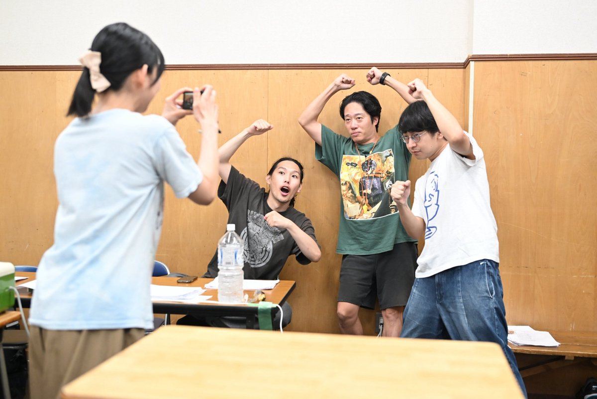 kreksk's tweet photo. #転かぐ 9/3からです！まもなく！
今日も稽古！通したぞ！
偽物の前髪つけてはしゃいでるわたしと、ニセ猿博打です！偽博打！🐵 https://t.co/2haJNt7qji