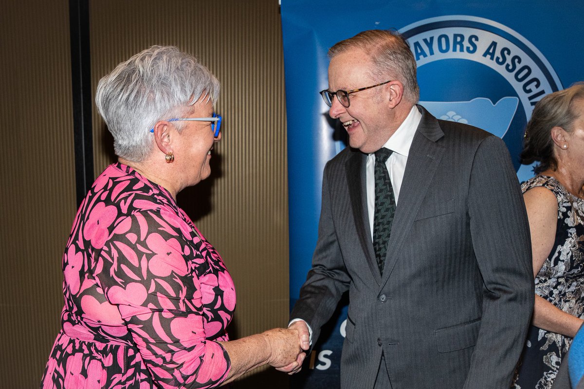 AlboMP's tweet photo. If you want to know what’s happening in country communities, Mayors and Councillors are the people to talk to.

Working directly with local government, we can better understand what’s happening on the ground to get more done.

A privilege to join the NSW Country Mayors Association tonight.