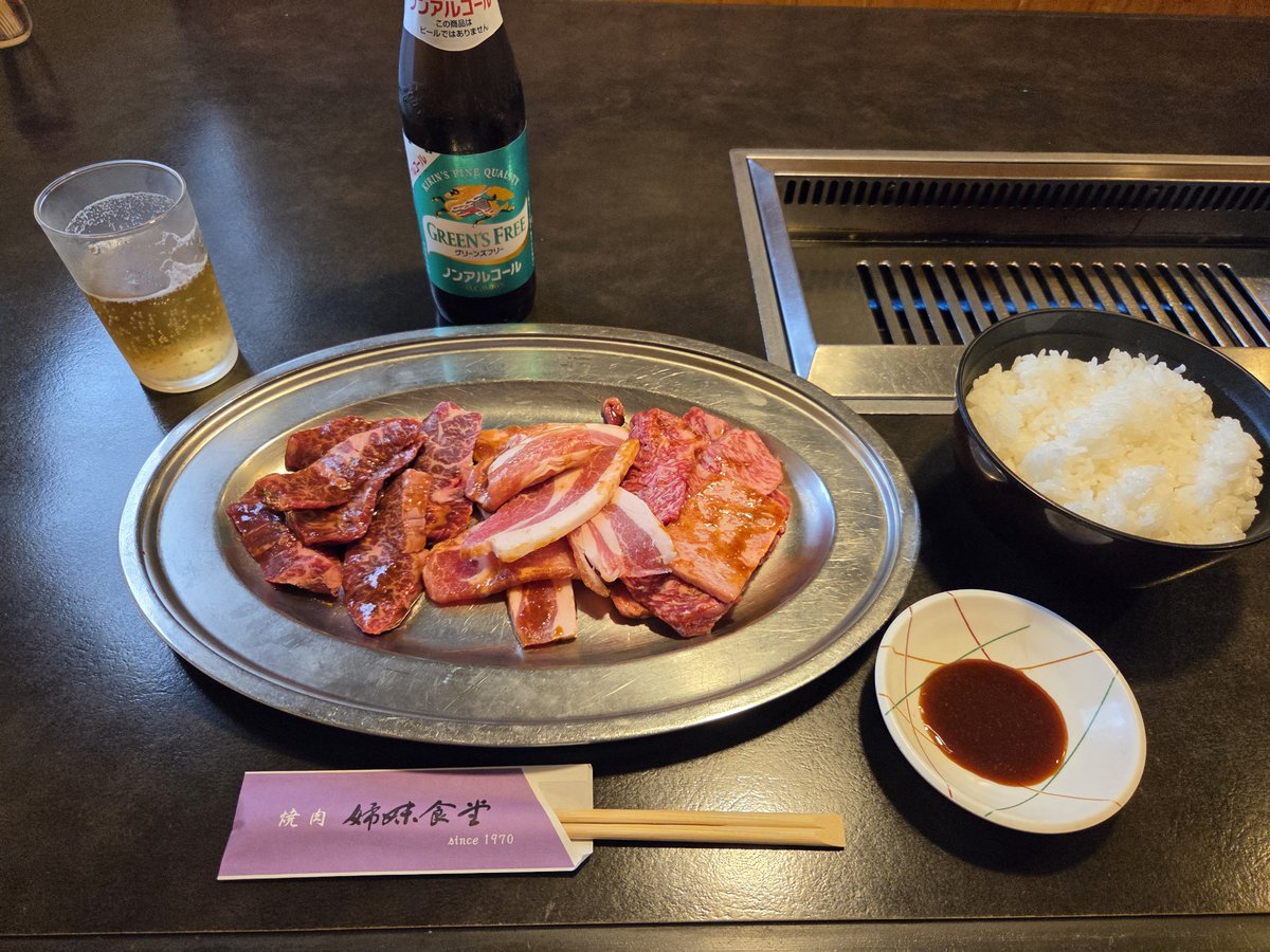 TmlhhsOc5o60win's tweet photo. #和気鵜飼谷温泉 の帰り道、
瀬戸町森末にある
#姉妹食堂 へ焼肉を食べに寄りました。

この焼肉屋さんは、
ボクが子どもの頃に
瀬戸町の親戚に行ったときに
何度か来たことがあります。

でも、その頃と比べて
店内は見違えるように
綺麗になっていたよ…
当然だけど…(笑)

美味しかったぁ〜💕
#焼肉 https://t.co/3OgtR9dpNs