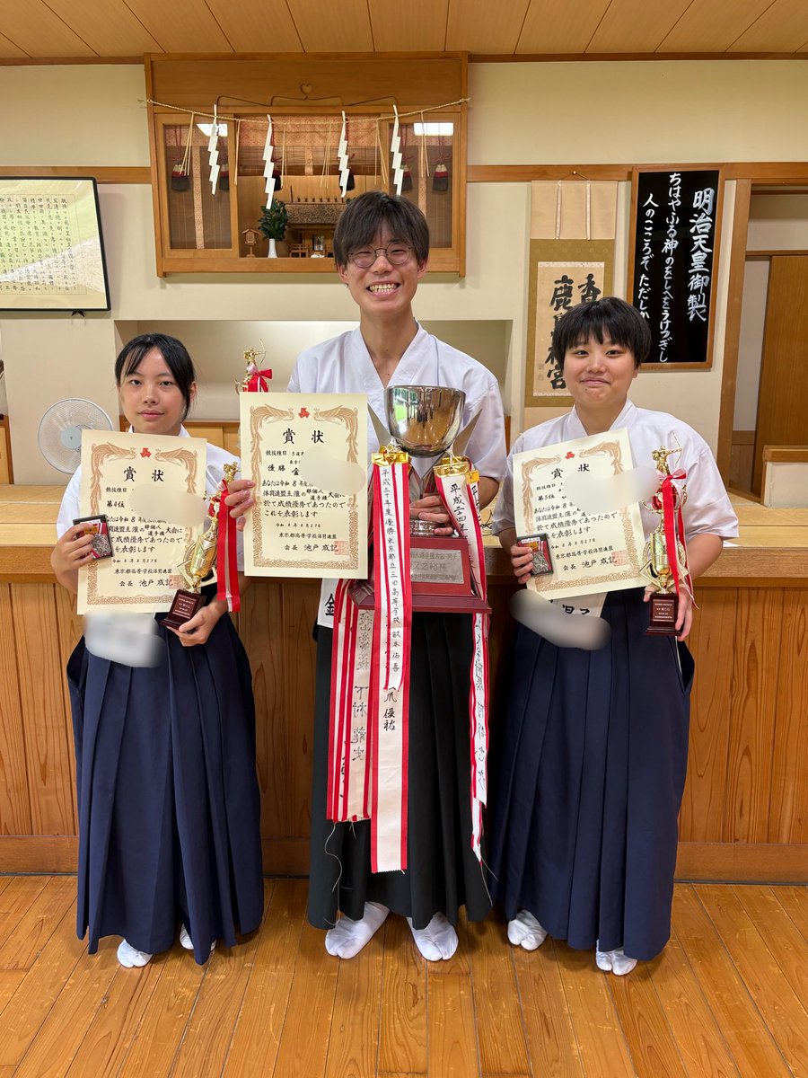 hiro4963's tweet photo. 25日〜27日にかけて明治神宮で行われた都個人選手権大会。
予選は女子9名、男子4名が通過したけど、入賞は女子4位、5位。
男子は優勝という結果でした。
もう少し入賞多いかと想定していましたが、3人が関東個人に出場します。
関東個人の打ち合わせが終わったあとは🍺 https://t.co/QuK4KboQDq